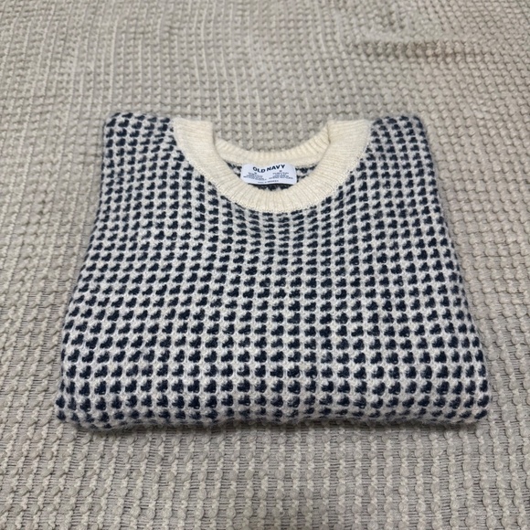 Women’s Old Navy Cozy Patterned Sweater Size M - Picture 2 of 8